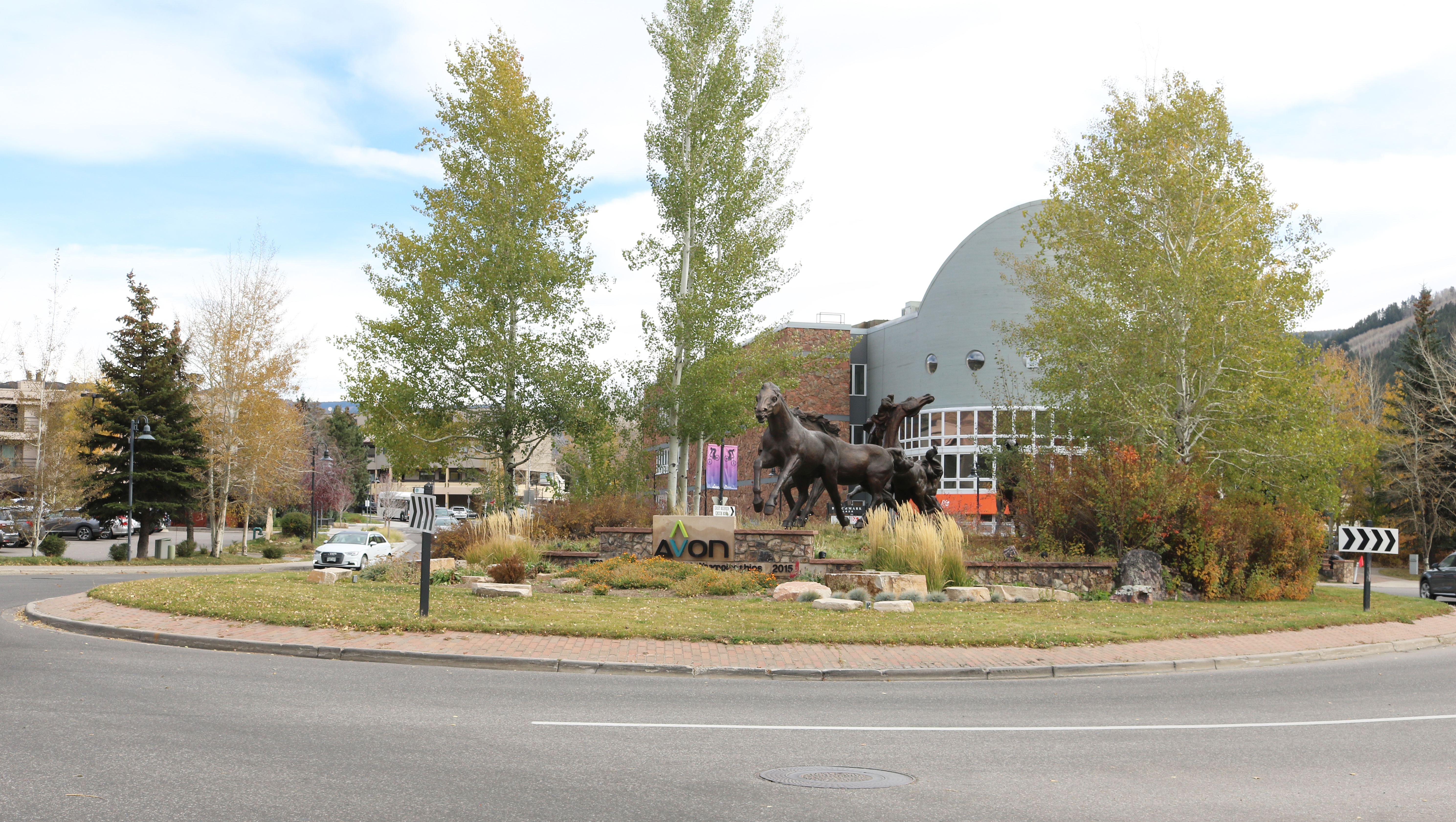 A landscaped roundabout in Avon, Colorado, illustrative of the Colorado mountain-town roundabouts of the same era as Golden's